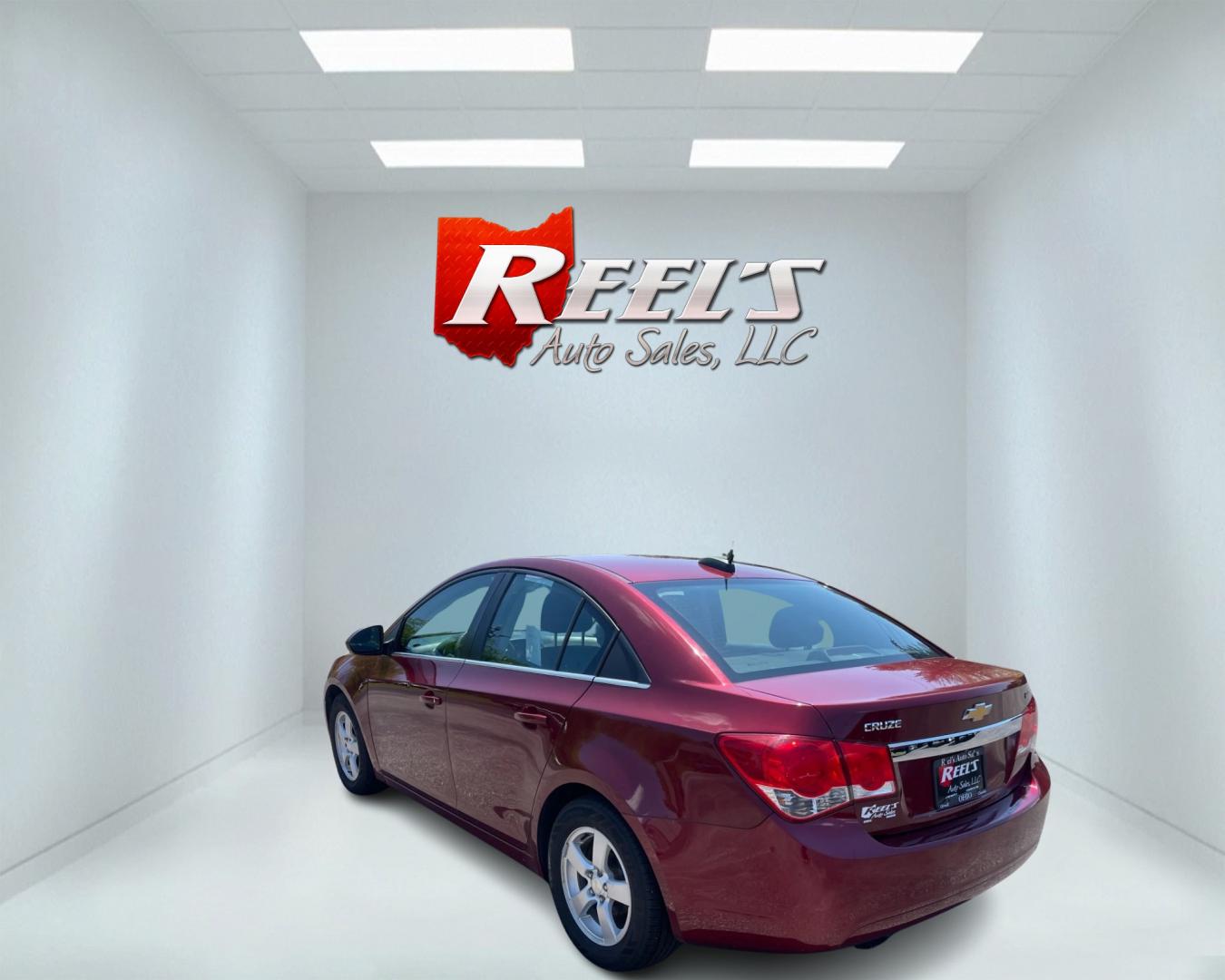 2016 Red /Black Chevrolet Cruze 2LT Auto (1G1PE5SB0G7) with an 1.4L I4 DOHC 16V TURBO engine, 6-Speed Automatic transmission, located at 11115 Chardon Rd. , Chardon, OH, 44024, (440) 214-9705, 41.580246, -81.241943 - Photo#6